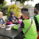 Polres Purwakarta gelar pelayanan kesehatan gratis untuk driver ojol dalam rangka Hari Bhayangkara ke-79. Pemeriksaan tekanan darah gratis.
