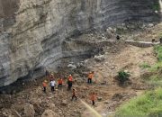 Detik-detik Tambang Galian C di Cirebon Longsor hingga Dua Warga Tertimbun Material