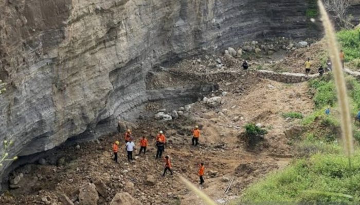 Detik-detik Tambang Galian C di Cirebon Longsor hingga Dua Warga Tertimbun Material