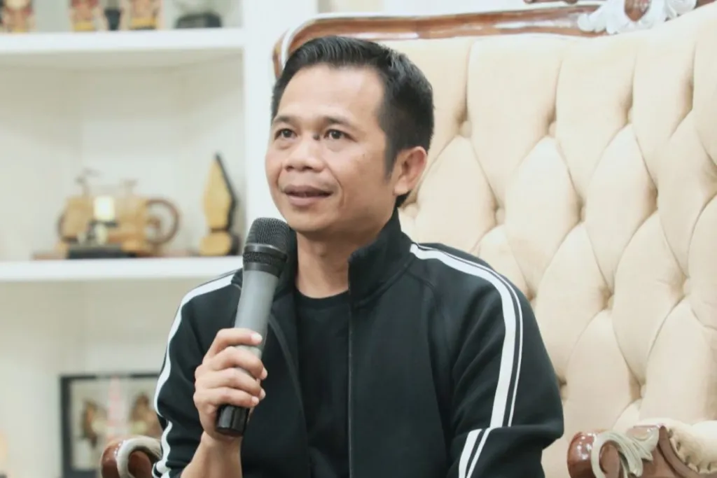 Bupati Purwakarta Saepul Bahri Binzein atau Om Zein memberikan pernyataan kasus pelecehan anak
