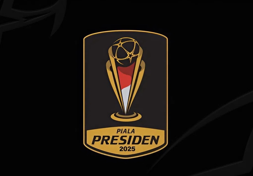 Logo resmi turnamen Piala Presiden 2025 berwarna emas dan merah putih di latar hitam.