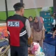 Polisi Polres Purwakarta bantu korban pergeseran tanah Sukatani dengan trauma healing di pengungsian Desa Pasirmunjul.