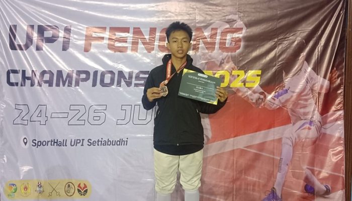 Pelajar SMPN 1 Purwakarta Raih Juara 3 di Kejuaraan UPI Fencing Championship 2025