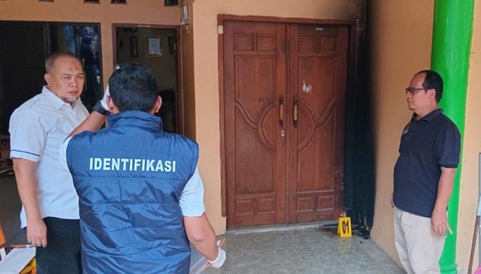 Rumah Warga Cipaisan Purwakarta Diduga Dilempari Bom Molotov, Polisi Lakukan Penyelidikan