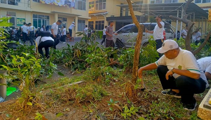 Tekankan Kebersihan sebagai Bagian dari Iman, Kemenag Purwakarta Dukung Gerakan Ngosrek