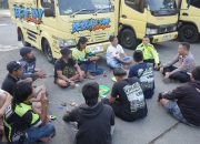 Ngopi Bareng Sopir, Polisi Edukasi Keselamatan Jalan dan Bahaya ODOL di Tol Cipularang