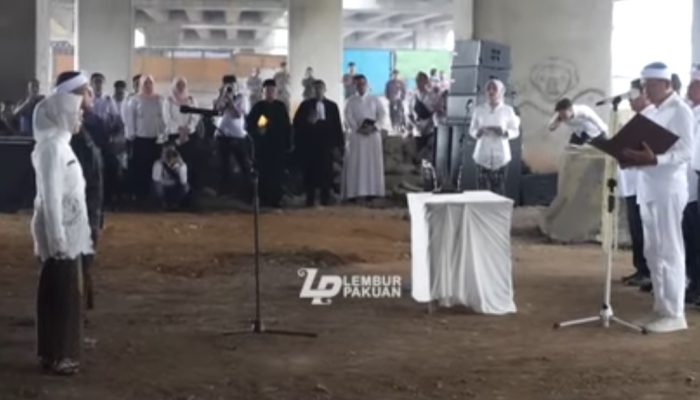 Lantik Pejabat Pemprov Jabar di Kolong Jalan Tol, Dedi Mulyadi Sindir Kinerja Birokrasi