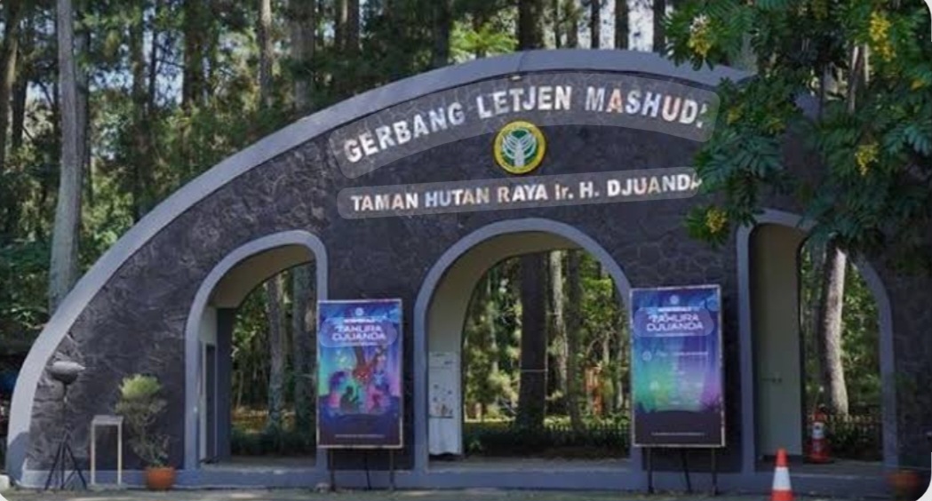 Gerbang Taman Hutan Raya Ir Djuanda Kota Bandung.