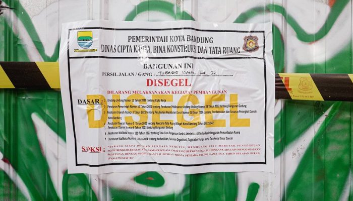 Serobot Trotoar, Bangunan di Jalan Tubagus Ismail Disegel Pemkot Bandung