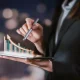 Grafik analisis saham BBRI menunjukkan tren kenaikan dengan proyeksi target harga Rp4.703 per lembar oleh analis investasi
