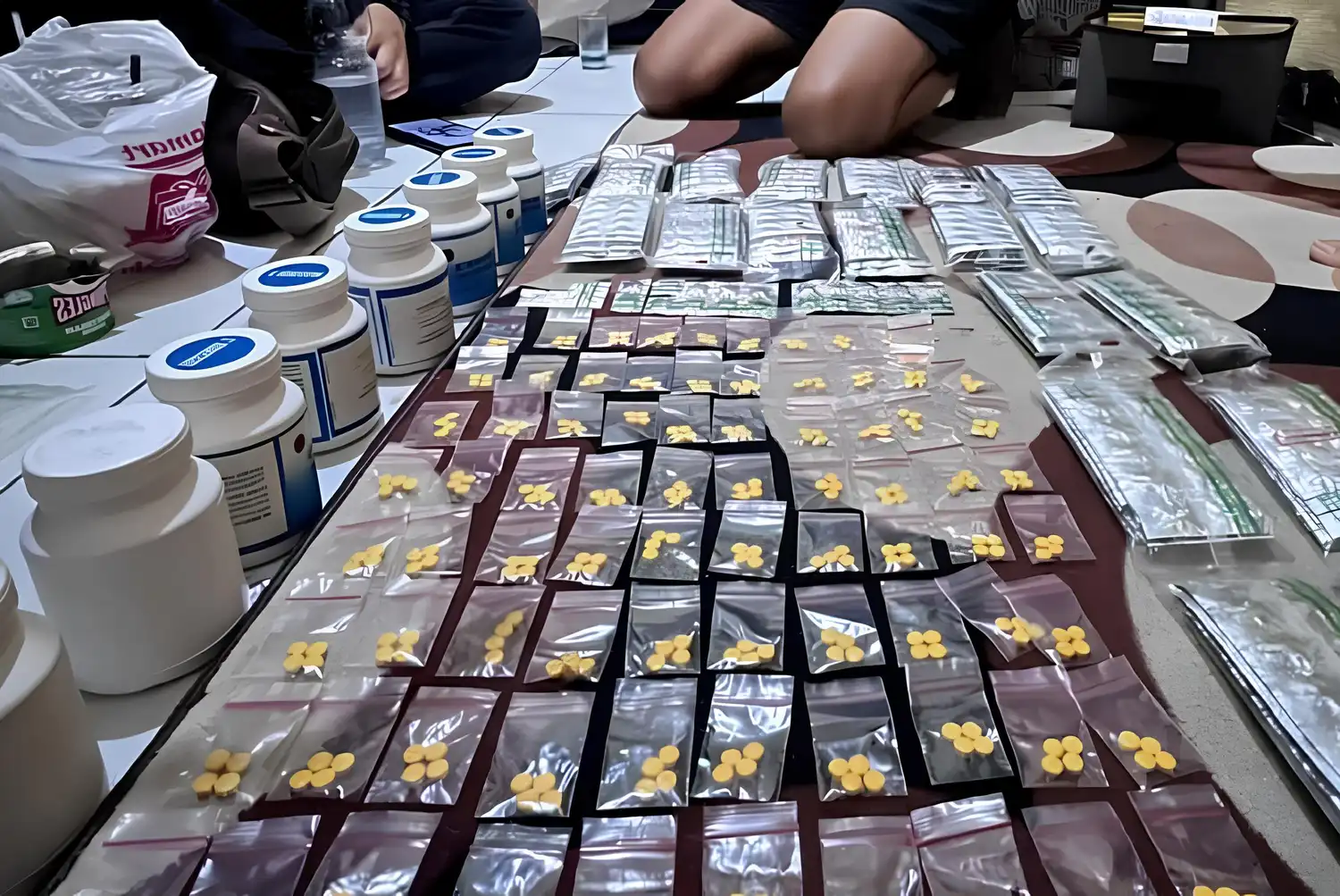 Barang bukti Hexymer dan Tramadol yang disita polisi Purwakarta