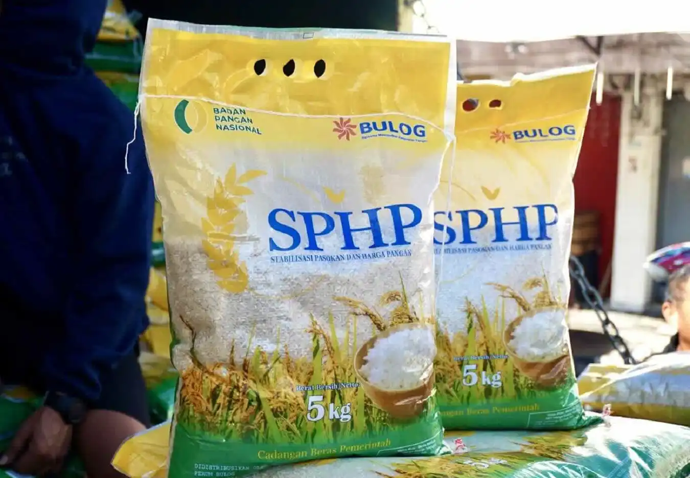 Kemasan beras SPHP 5 kg Bulog untuk program stabilisasi harga pangan