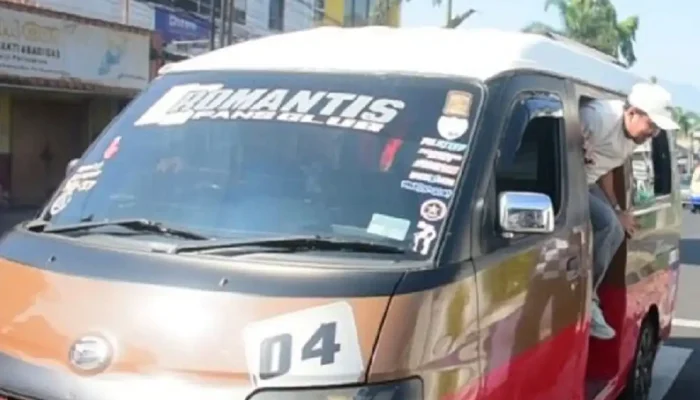 Naik Angkot, Bupati Dony Sidak Kantor OPD Sumedang