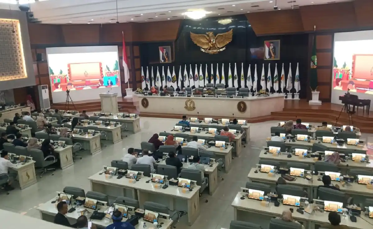Sosialisasi pengendalian gratifikasi DPRD Jabar gandeng KPK di ruang sidang 2025