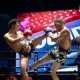 Edimus menendang keras petarung Thailand dalam laga Max Muay Thai Daily Fight di Pattaya Stadium, Thailand.