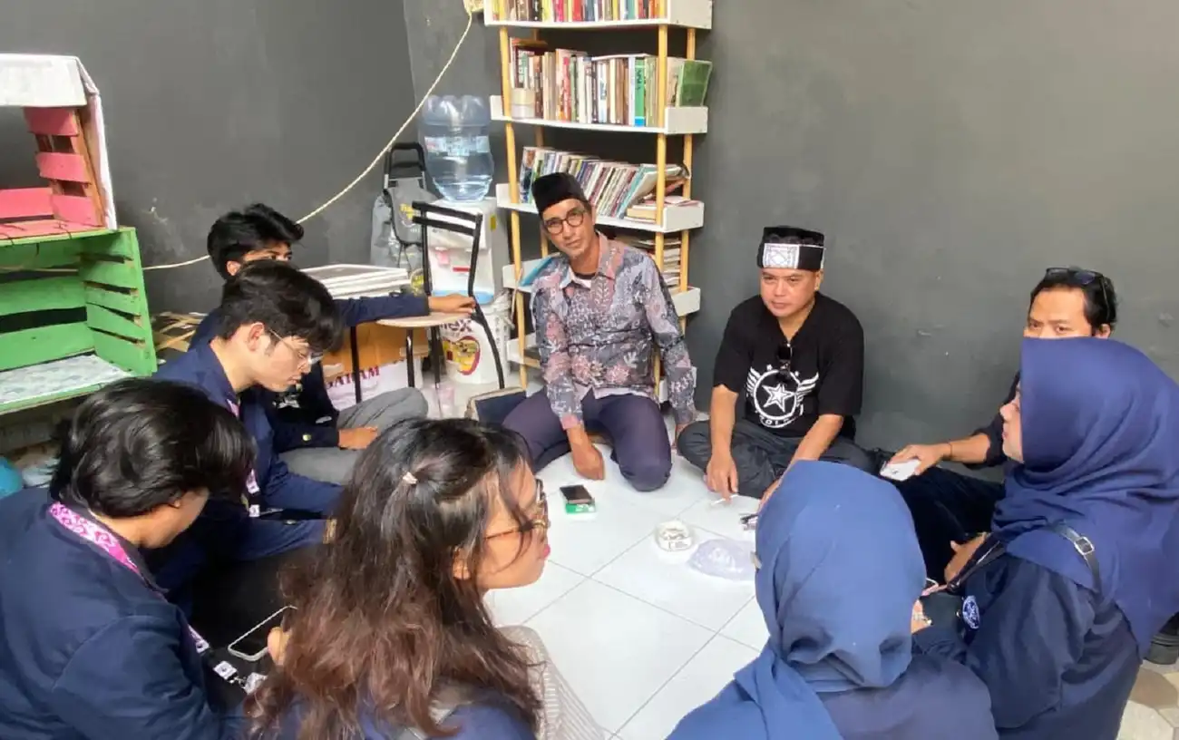 Kegiatan KKN IPB di Teras Baca Juru Seru Purwakarta