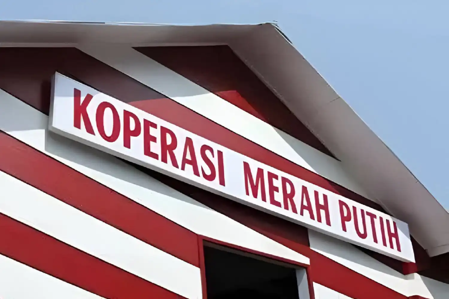 Plang nama Koperasi Merah Putih di salah satu desa.