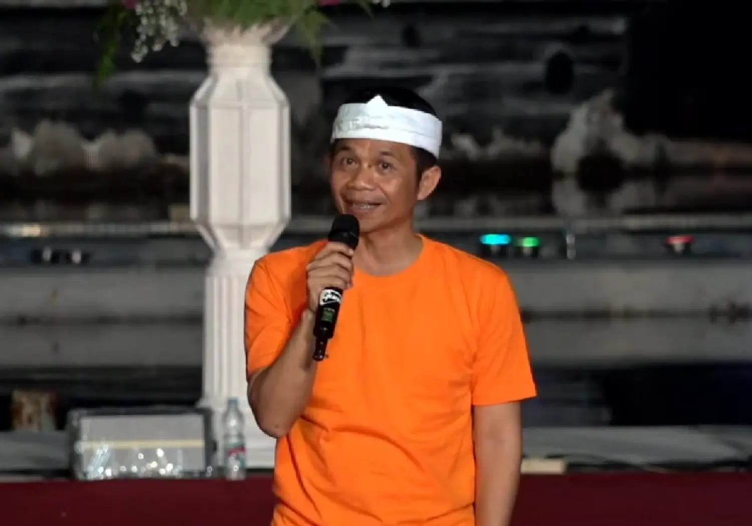 Om Zein buka pertunjukan Air Mancur Sri Baduga saat Hari Jadi Purwakarta 2025