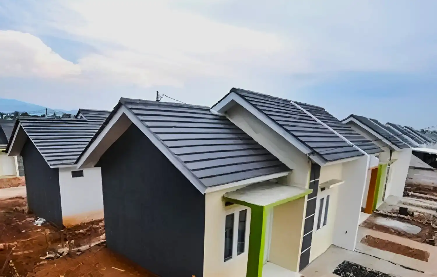 Deretan rumah subsidi di Purwakarta yang dibangun melalui program 3 juta rumah dari Presiden Prabowo.
