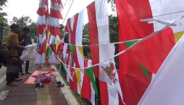 Meski sedang Tren, Pedagang Bendera di Purwakarta Ogah Jualan Bendera One Piece
