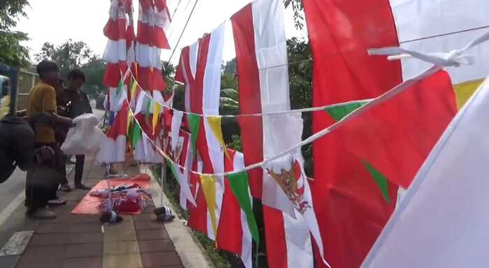 Jelang peringatan HUT RI ke-80, pedagang bendera merah putih mulai menjamur di Purwakarta
