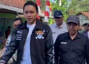 Jaket One Piece Bupati Cianjur Jadi Sorotan, Simbol Perlawanan di Tengah Proyek Jalan Rusak