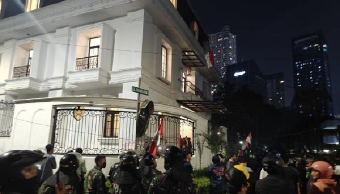 Rumah Eko Patrio Dijarah Massa Pasca Demo, Barang Mewah hingga Kucing Peliharaan Raib