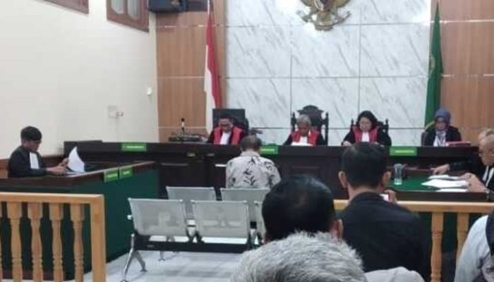 Tokoh Media Bandung Arifin Gandawijaya Serahkan Pembelaan ke Kuasa Hukum di Sidang Eksepsi