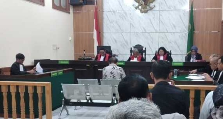 Tokoh Media Bandung Arifin Gandawijaya Serahkan Pembelaan ke Kuasa Hukum di Sidang Eksepsi