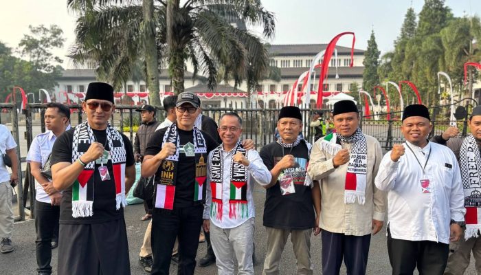 Ribuan Warga Bandung Gelar Aksi Bela Palestina, DPRD Turun Orasi