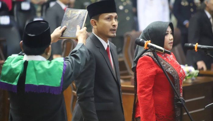 Nina Fitriana dan Sendi Lukmanulhakim Resmi Jadi Anggota DPRD Kota Bandung