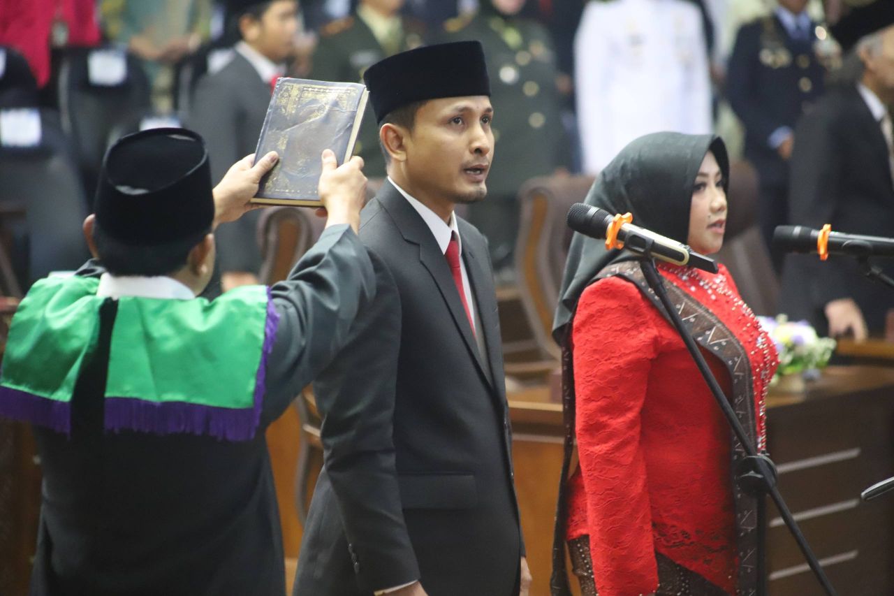 Nina Fitriana dan Sendi Lukmanulhakim Resmi Jadi Anggota DPRD Kota Bandung