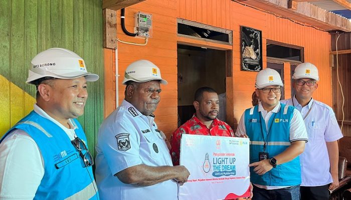 Rayakan HUT RI ke-80, PLN Sambung Listrik Gratis untuk 2.821 Keluarga Prasejahtera