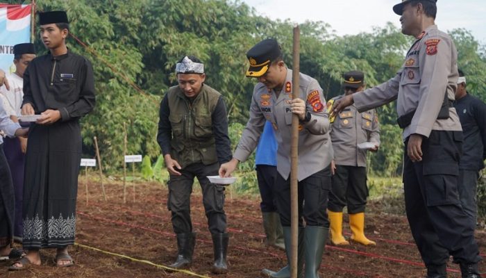 Polres Purwakarta Gandeng Pesantren Tanam Jagung, Dorong Kedaulatan Pangan dari Desa