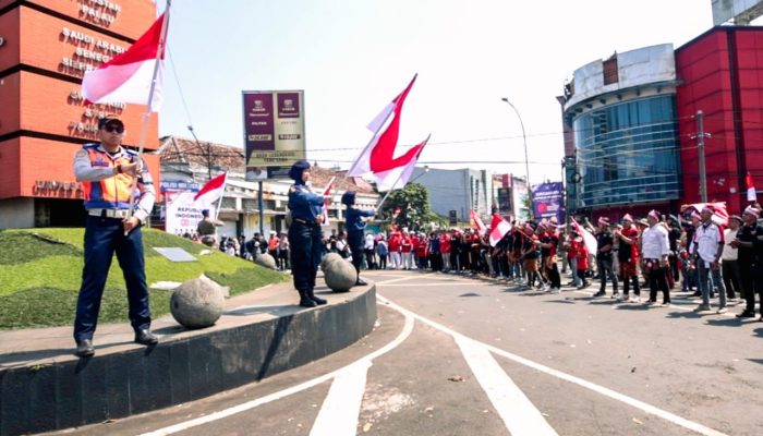 Ribuan Warga Bandung Hening Sejenak di Simpang Lima dan Dago Cikapayang dalam 3 Menit untuk Indonesia