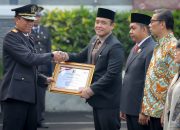 Pemkot Bandung dan Paguyuban Lurah Raih 2 Penghargaan Hukum di Hari Pengayoman 2025