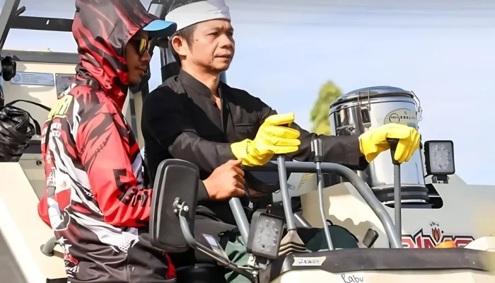 Om Zein Tunjukan Panen Padi Super Cepat di Purwakarta, Begini Caranya