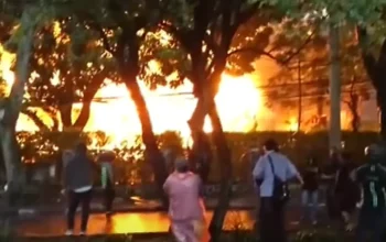 demo ricuh bakar rumah bekas rumdin wagub jabar bandung