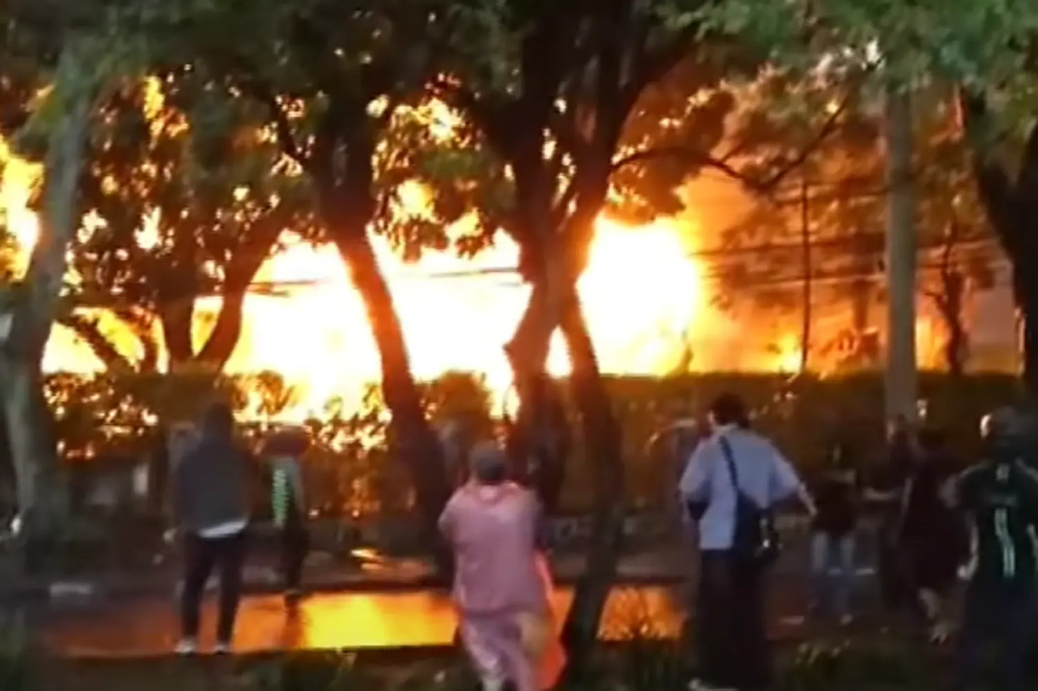 demo ricuh bakar rumah bekas rumdin wagub jabar bandung