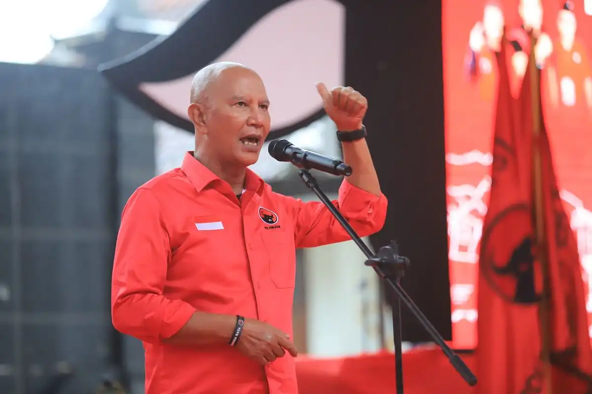 Ketua Fraksi PDI Perjuangan DPR RI Said Abdullah menegaskan tunjangan DPR harus dihapus karena membebani pajak rakyat.