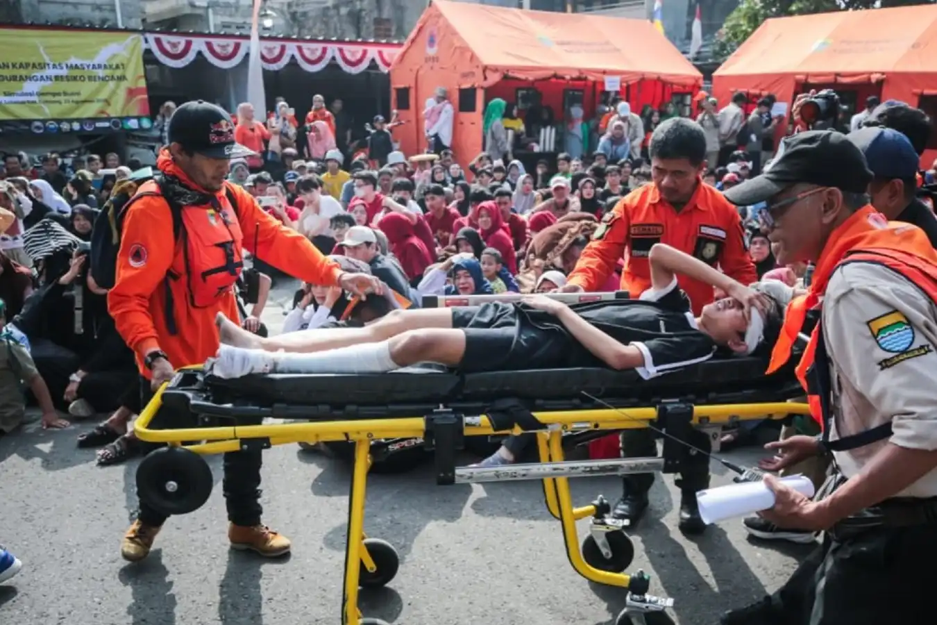 Simulasi titik evakuasi warga Bandung untuk antisipasi gempa Sesar Lembang.