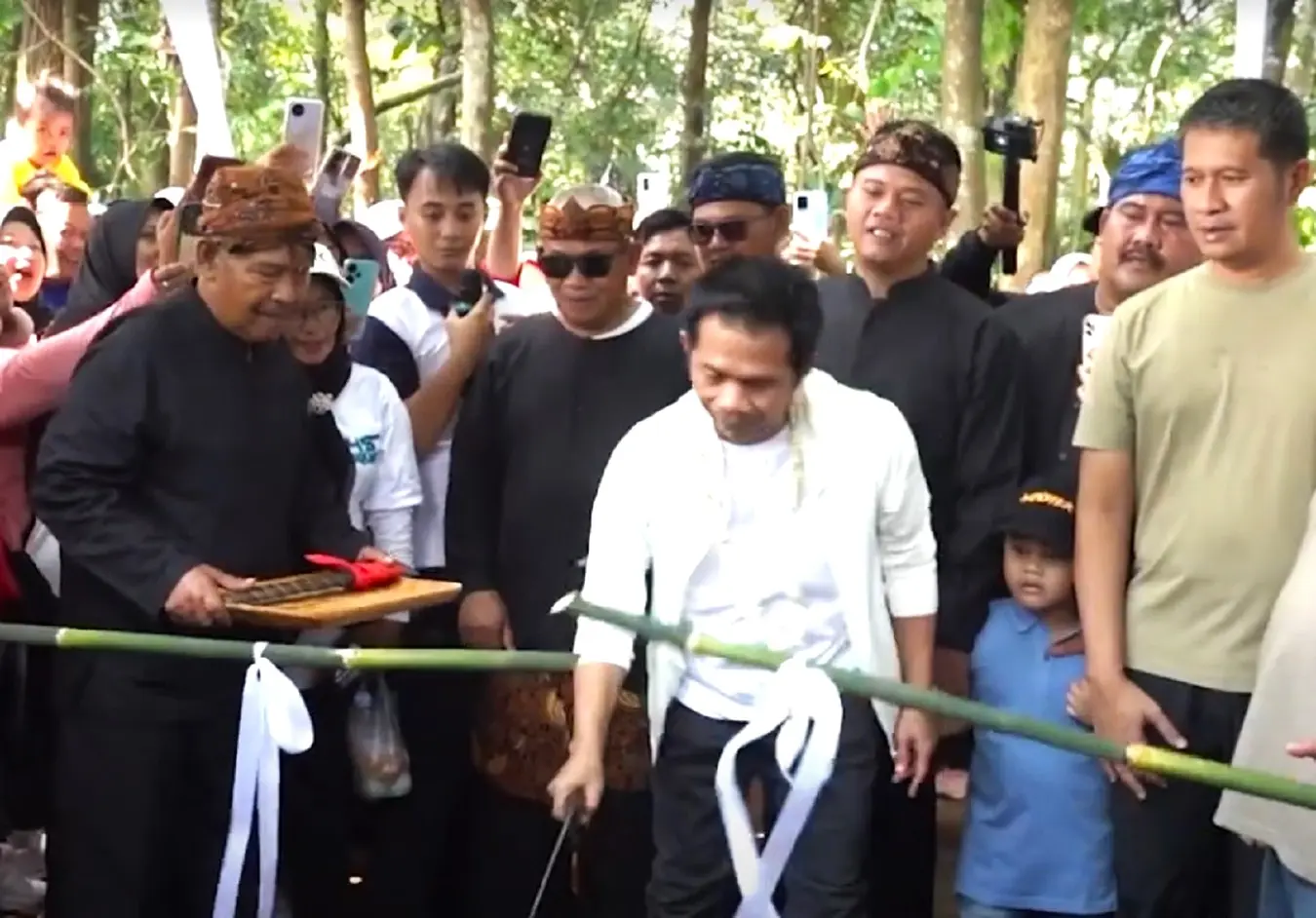 Bupati Purwakarta Om Zein resmikan Pasar Sasagaran Purwakarta jajanan tempo dulu