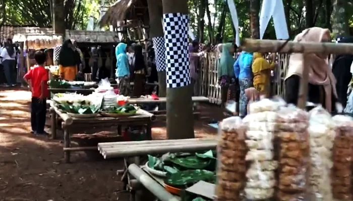 Jangan Nyari Burger di Sini! Pasar Unik di Purwakarta Ini Hanya Jual Kuliner Tradisional
