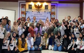 Mahasiswa STIES Indonesia Purwakarta dan UMKM Ciracas mengikuti seminar digitalisasi serta penguatan koperasi syariah untuk peningkatan ekonomi lokal.
