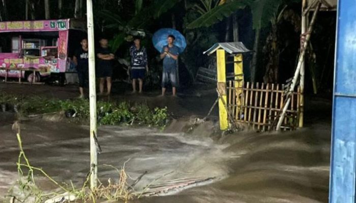 Banjir Bandang Kepung Dua Kampung di Tasikmalaya, Puluhan Rumah Terendam