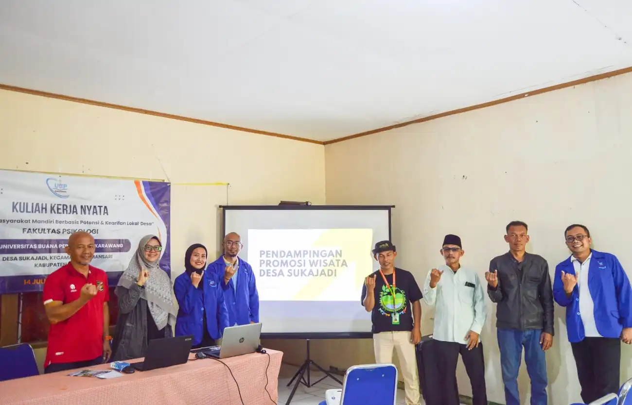 Pelatihan konten promosi digital oleh mahasiswa UBP Karawang di Desa Sukajadi Bogor