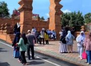 Ramai Warga Datangi Lembur Pakuan Subang untuk Adukan Masalah, Dedi Mulyadi Tegas Tolak Soal Ini