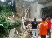 Tebing Setinggi 12 Meter Longsor, Tiga Rumah di Bogor Langsung Ambruk