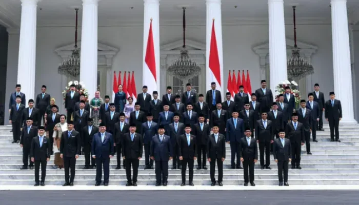 Menelisik Kebijakan Reshuffle Kabinet: Solusi atau Sekedar Merespons Politik?