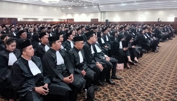 Peradi Lantik 560 Advokat Baru di Bandung, Otto Hasibuan Tekankan Integritas